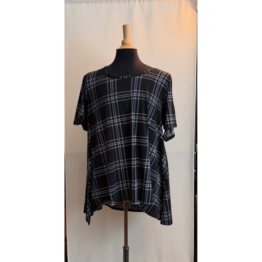 LuLaRoe Irma Tunic Top Womens 2XL Black White Plaid Short Sleeve High Low Hem